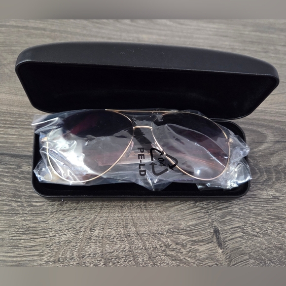 Bebe shiny gold sunglasses NWT - Picture 5 of 5